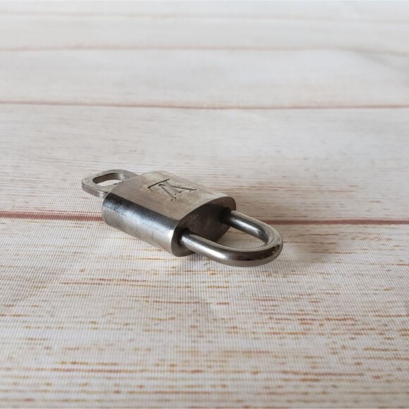 RARE! Authentic Louis Vuitton #312 Lock and Key Set Silver 300 Series Padlock - Picture 5 of 12